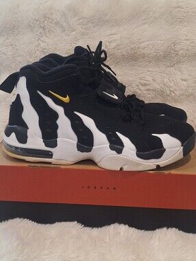 👟 Nike Air DT Max '96 "Black/Varsity Maize" (Deion Sanders Coach Prime Sig.)